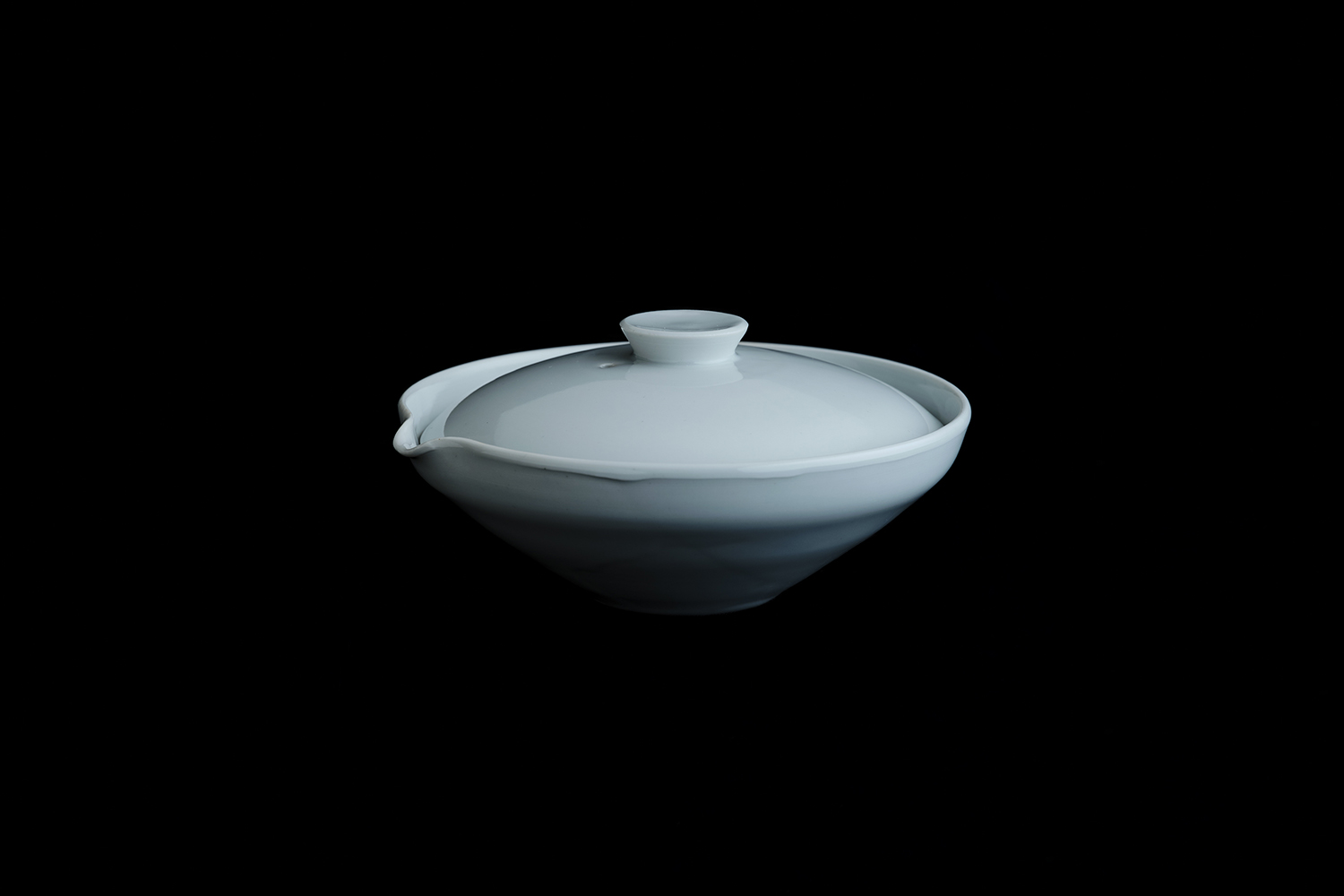 ⽩瓷宝瓶 | 工芸品 | KOGEI STANDARD | 日本工芸のオンラインメディア