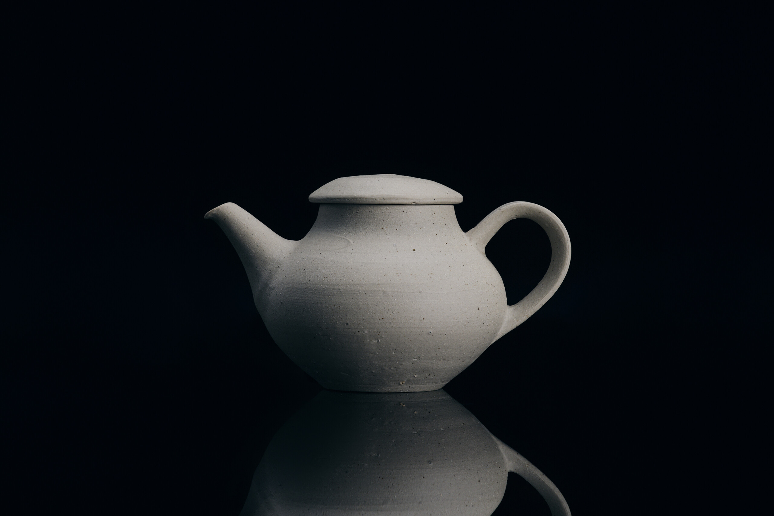 白花茶壺 | 森本 仁 | KOGEI STANDARD